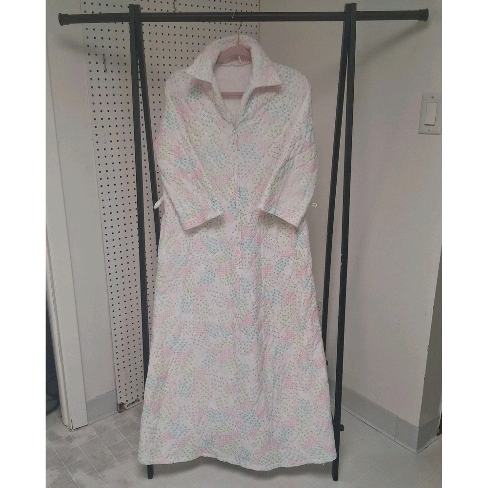 Vintage 50s Heirloom Quilted Housecoat Prairie Grannycore Robe Cottagecore